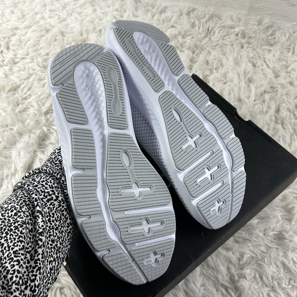 NIB Under Armour Women's Charged Pursuit 3 Running Shoe, White, Black, 10.5 - Picture 8 of 9